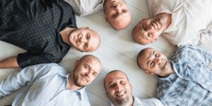 Kaalheid Bij Mannen: Hoe Haartransplantatie Kan Hulp Bieden